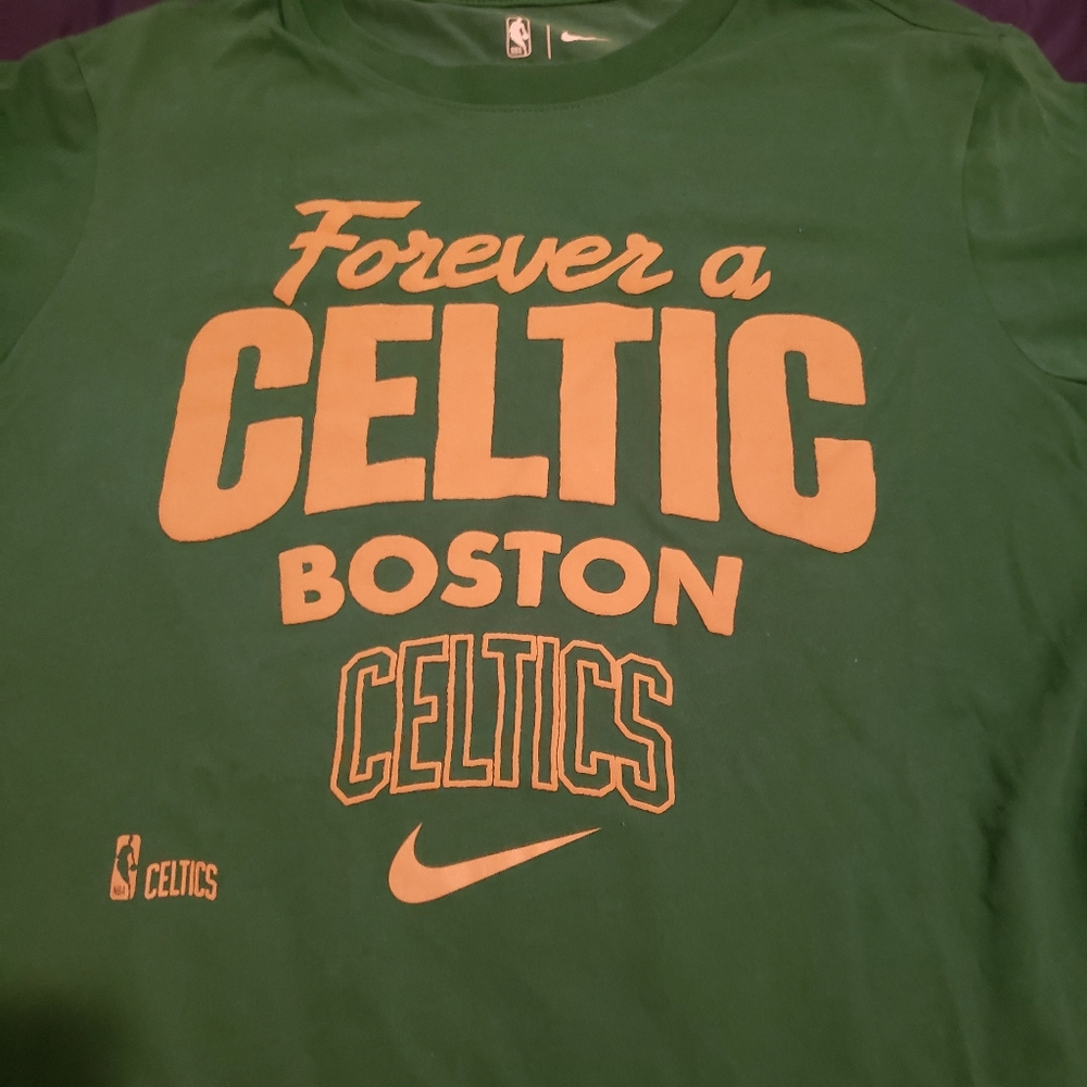 🏀 Boston Celtics T-Shirt 🏀 - Picture 2 of 5